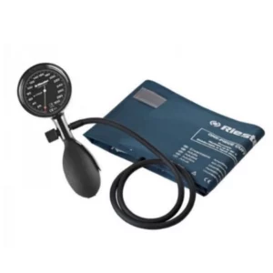 Tensiómetro Riester para adultos: esfigmomanómetro aneroide profesional con escala de 63 mm, microfiltro protector y brazalete libre de látex. Precisión y durabilidad clínica.